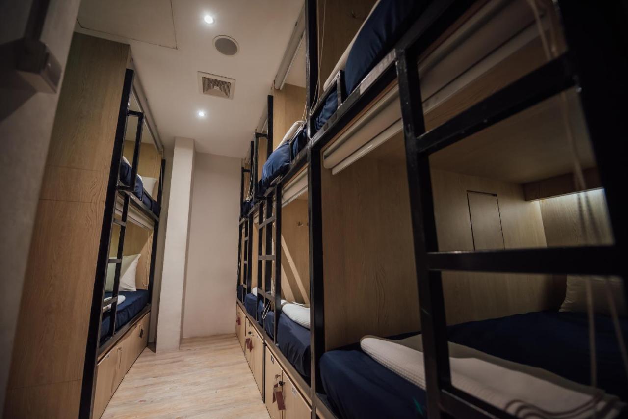 Bluewaters Pods @ Bugis Hostel Singapore