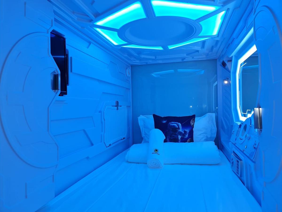Galaxy Pods Capsule Boat Quay *