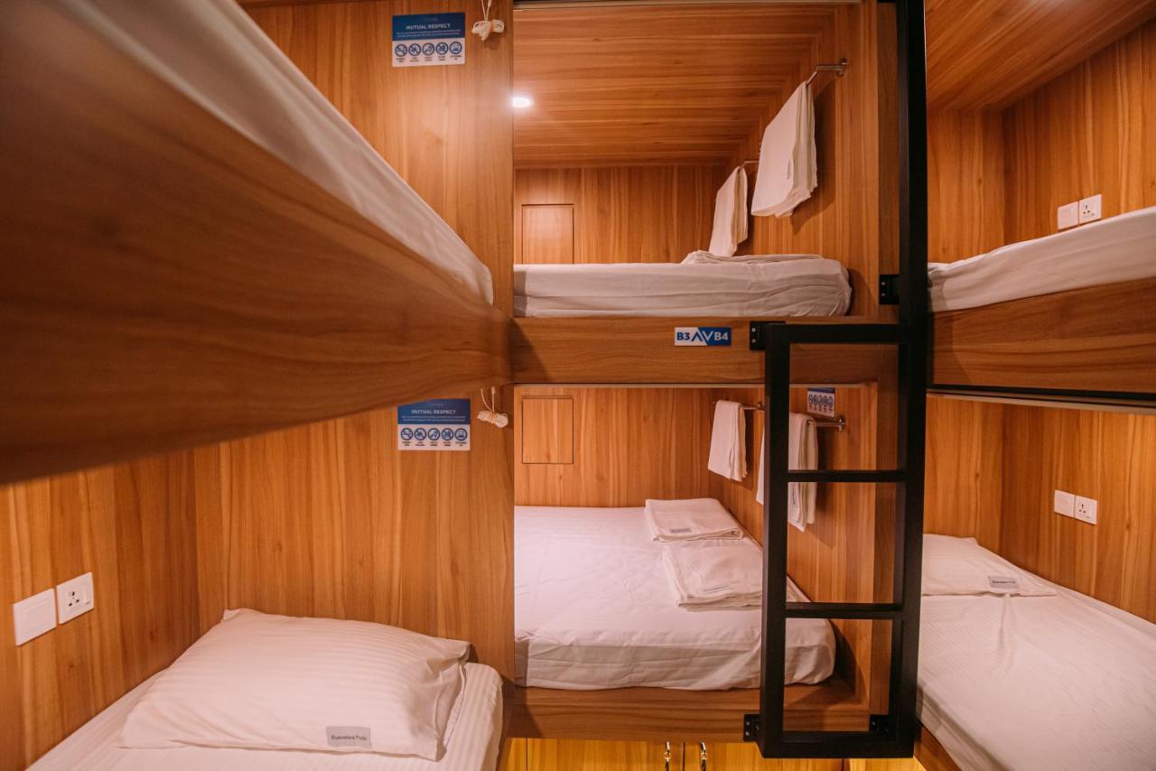 Asrama Bluewaters Pods 38 Hongkong St Singapura
