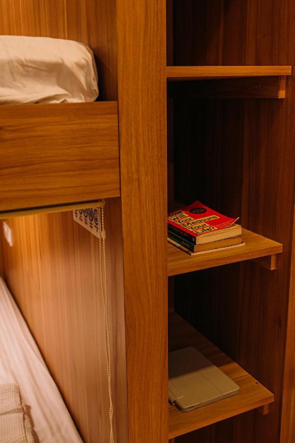 Bluewaters Pods 38 Hongkong St * Singapura