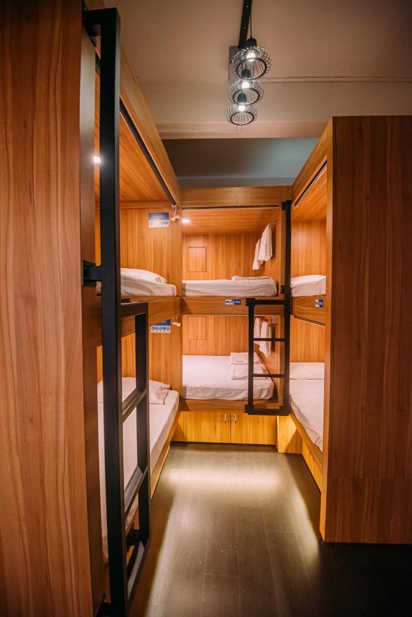Bluewaters Pods 38 Hongkong St Singapura