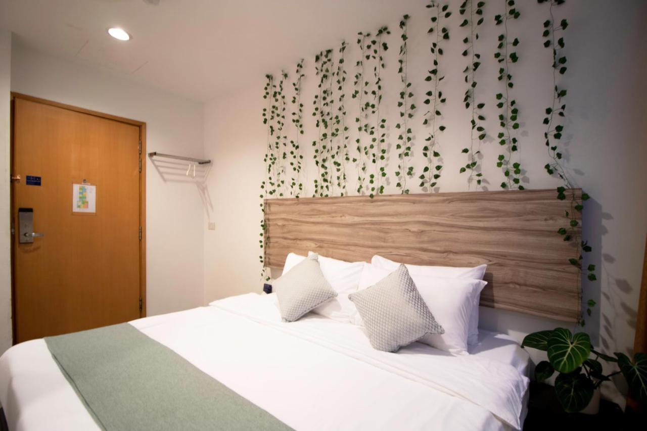 Victoria A Nuve Group Collection 3*