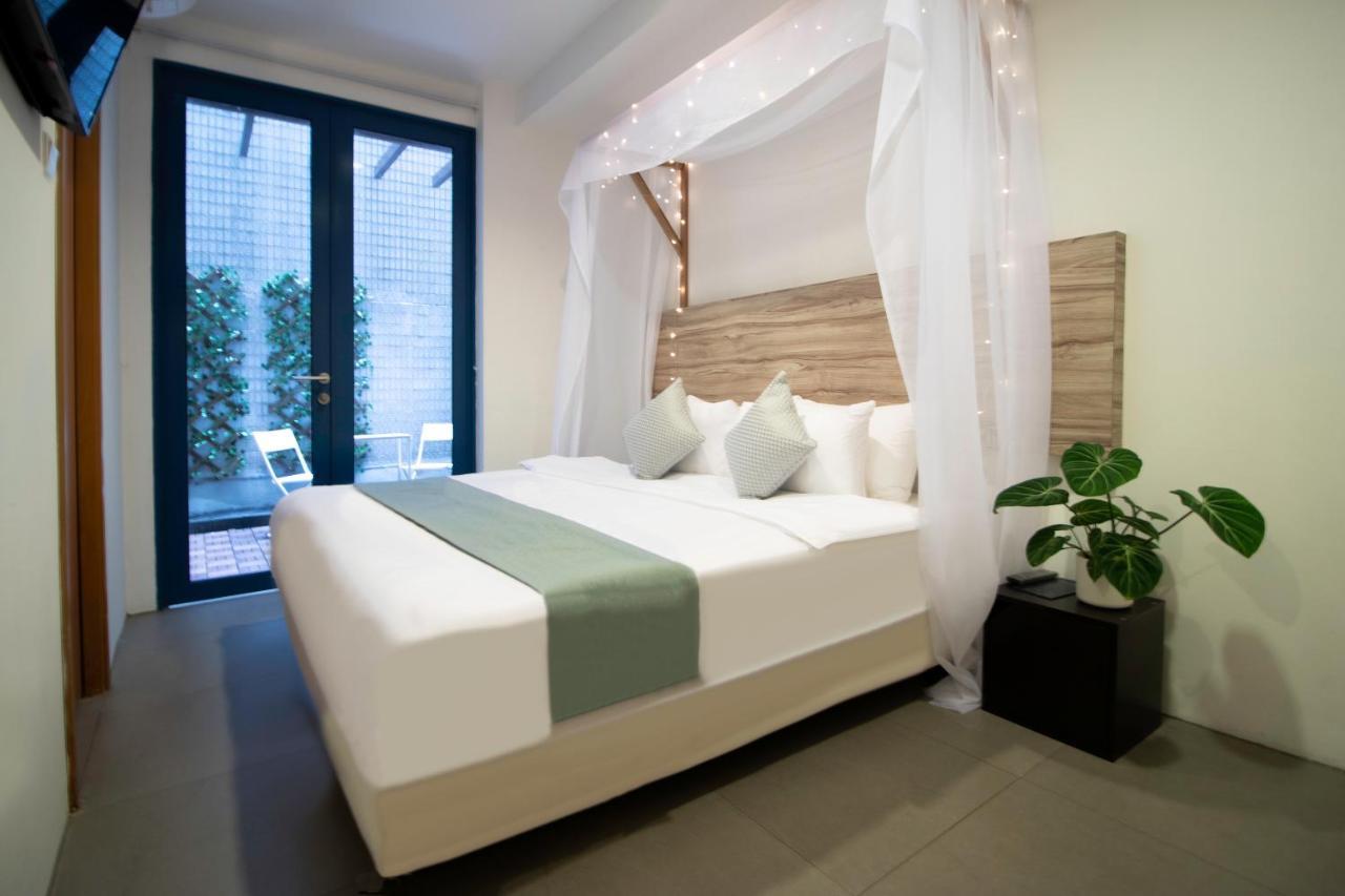 Victoria A Nuve Group Collection Singapore