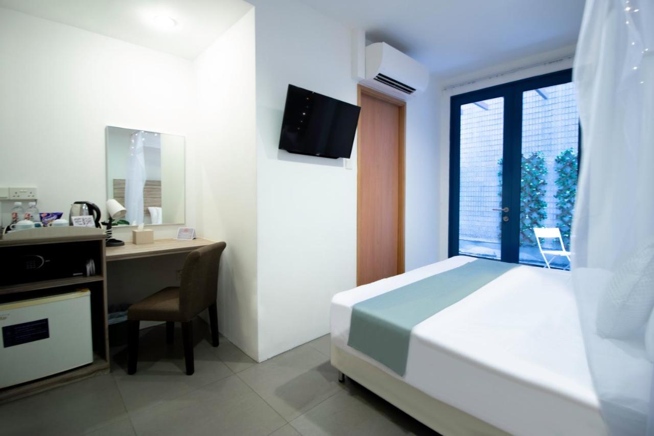 Victoria A Nuve Group Collection 3*