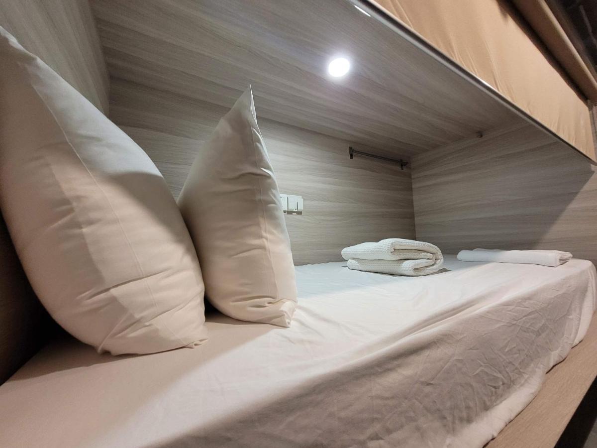 Wink At Upper Cross Street Capsule hotel 2*