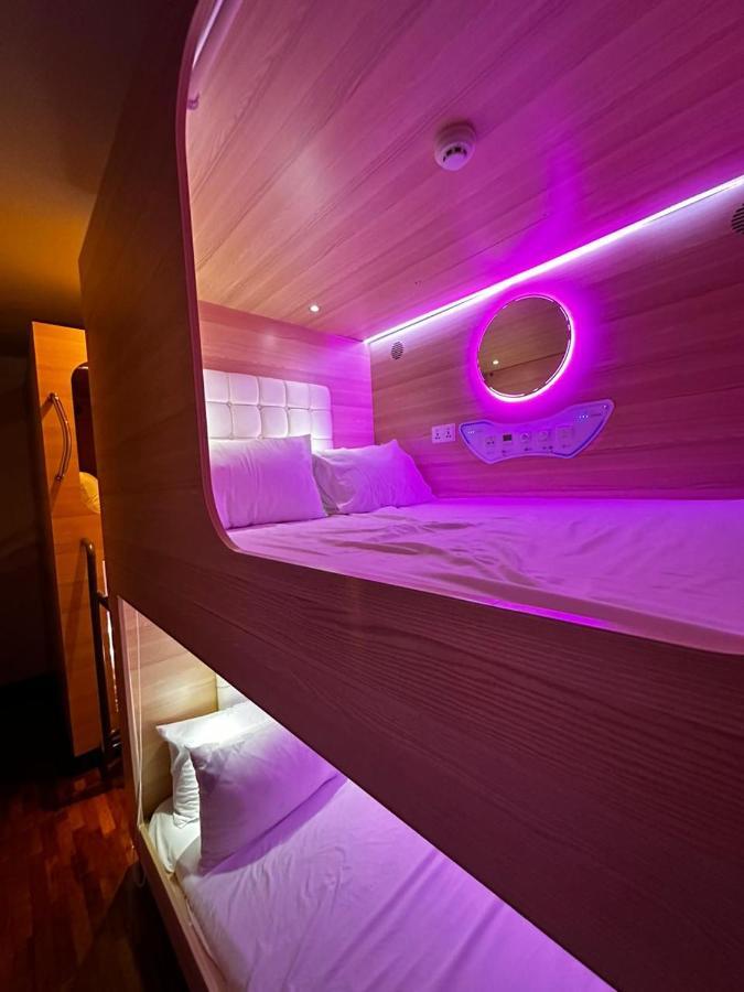 Capsule hotel Wink At Upper Cross Street Singapore