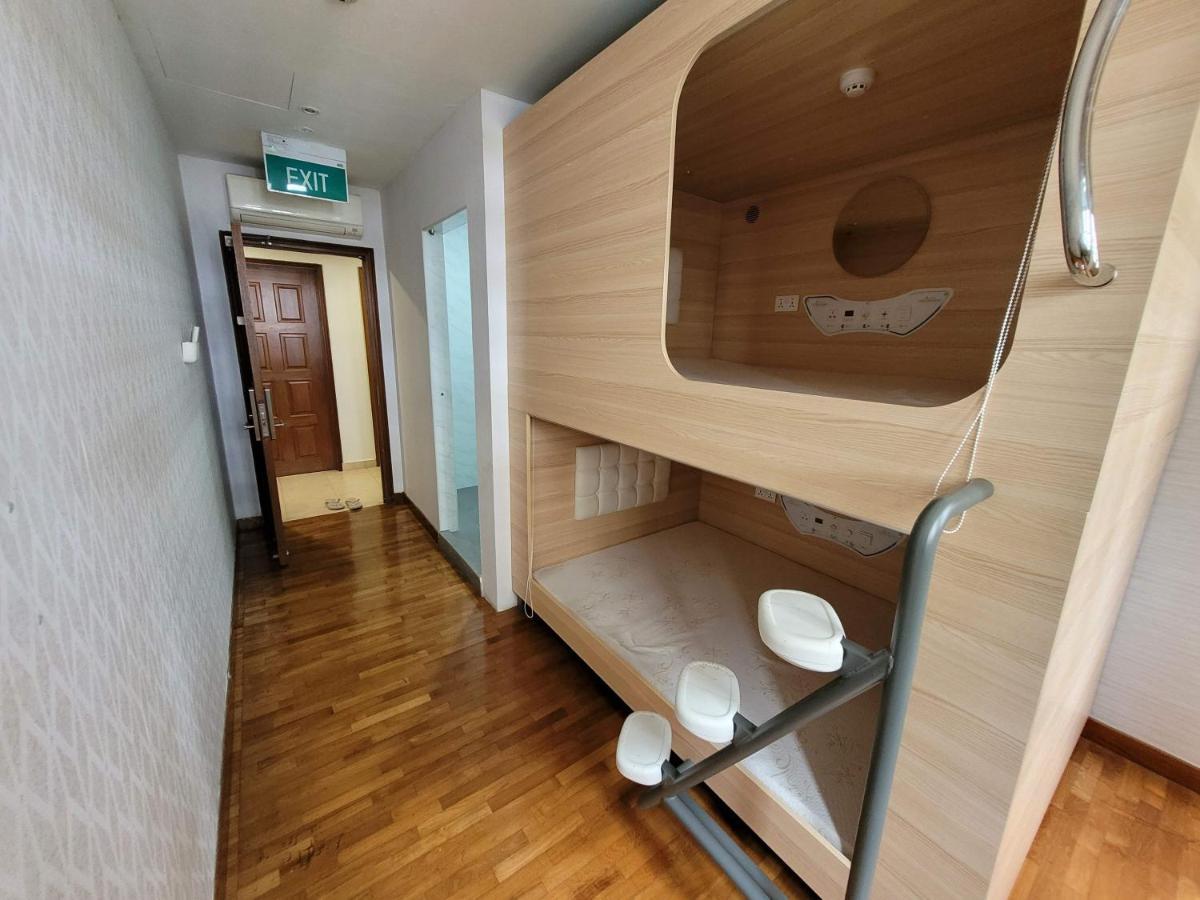 Capsule hotel Wink At Upper Cross Street Singapore