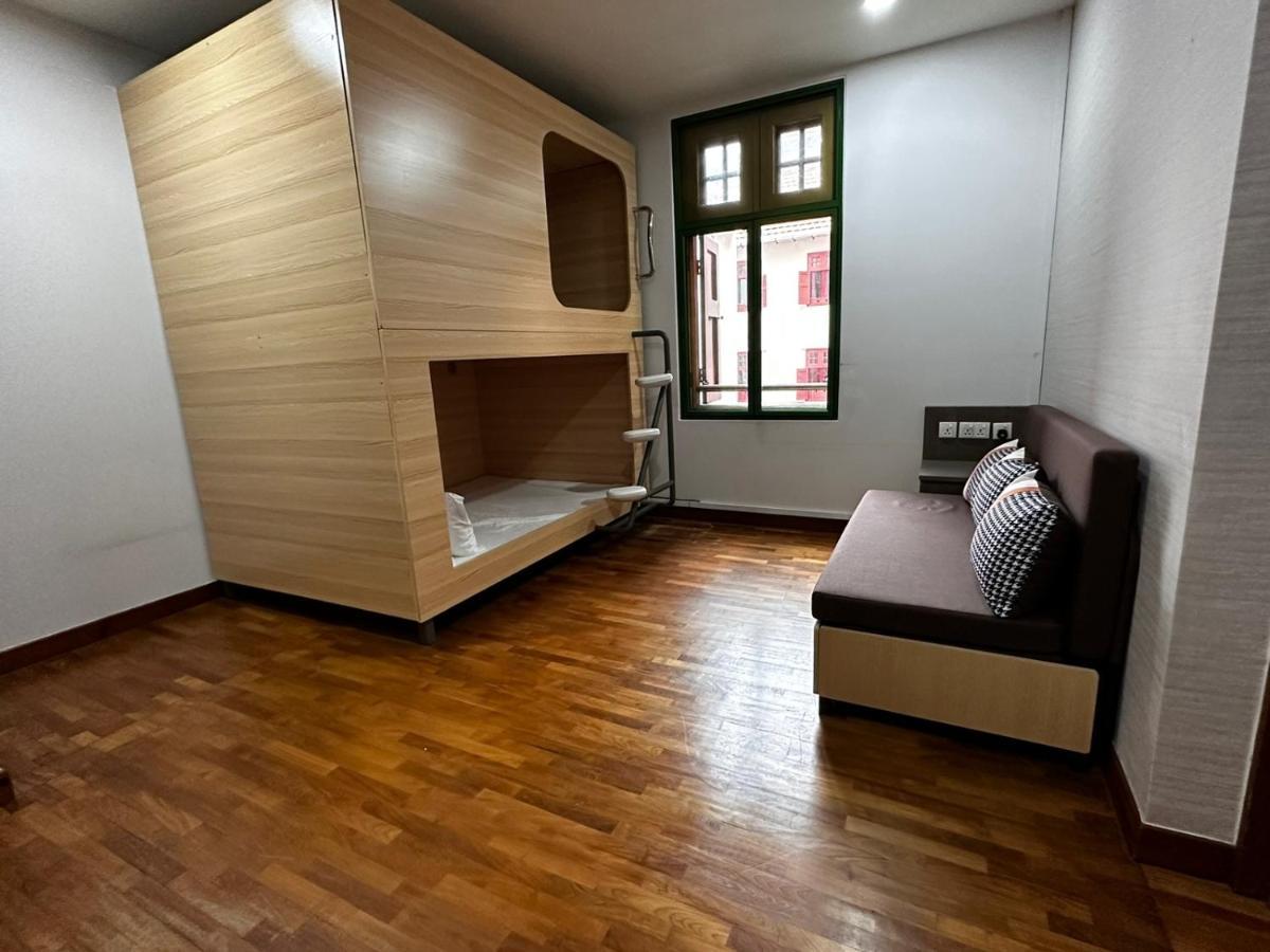 Wink At Upper Cross Street Capsule hotel