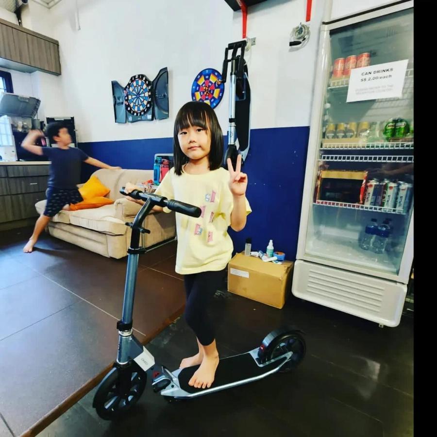 Asrama Bluewaters Pods 38 Hongkong St Singapura