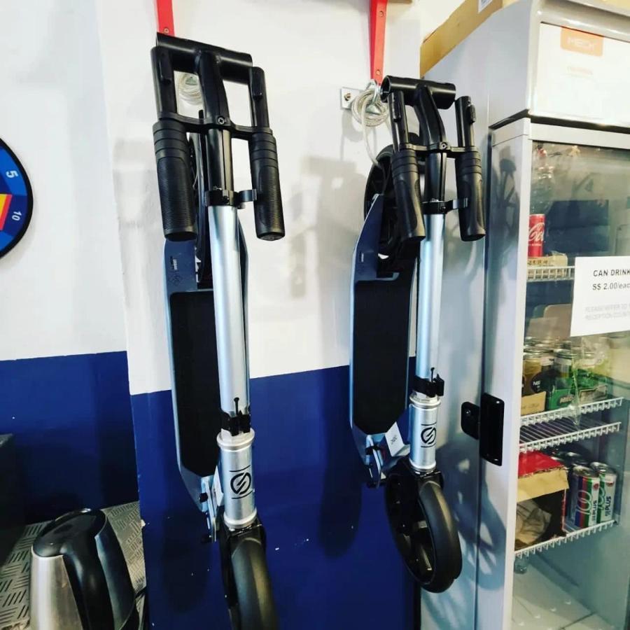 Asrama Bluewaters Pods 38 Hongkong St Singapura
