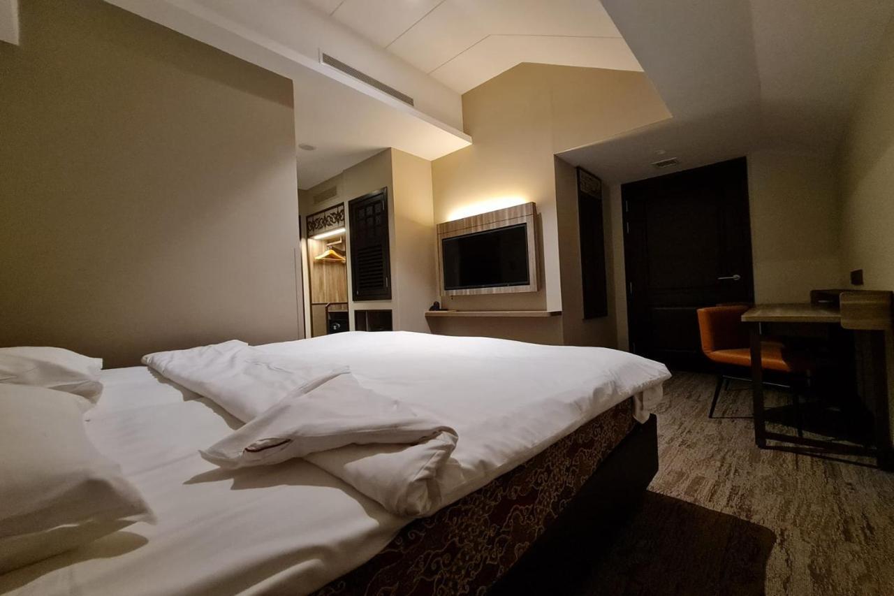 Lion Peak Hamilton 3*
