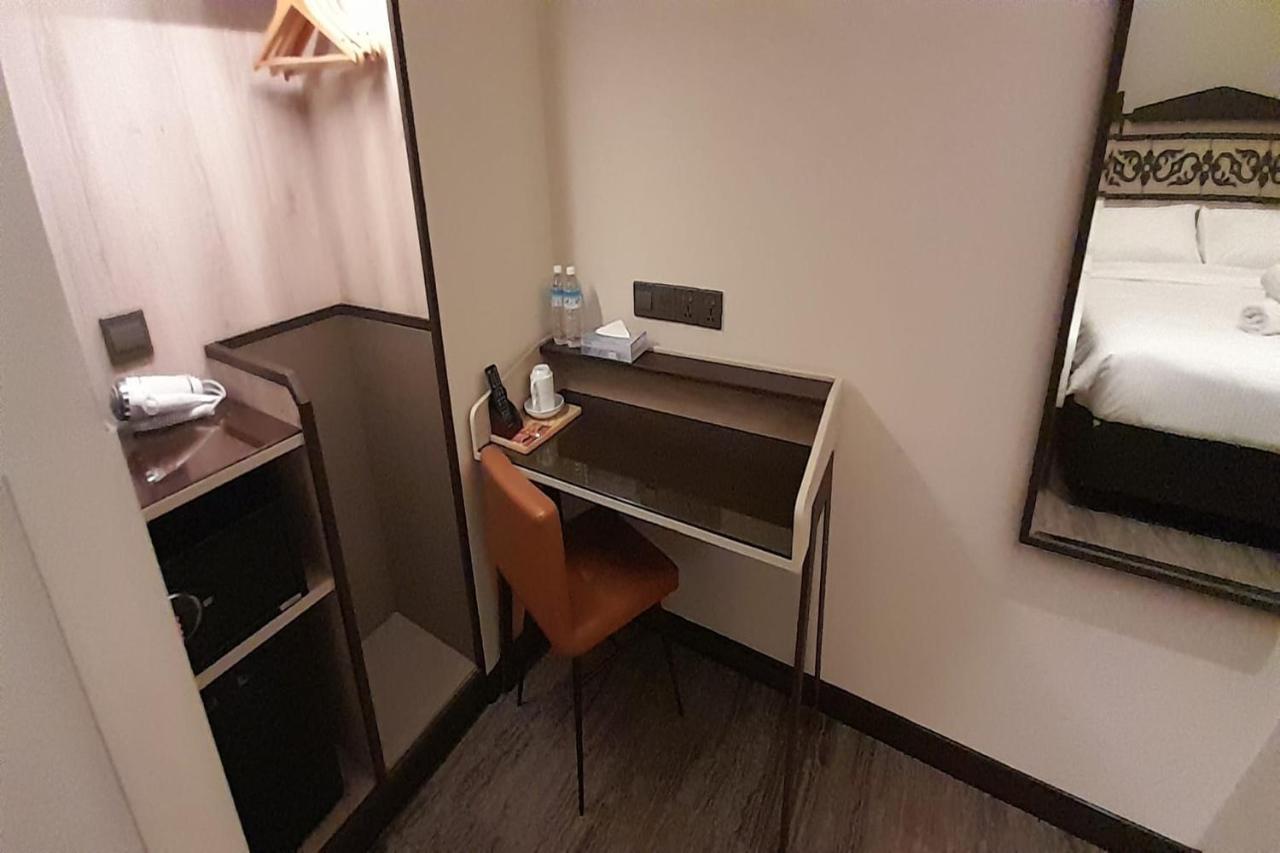 Lion Peak Hamilton Hotel 3*