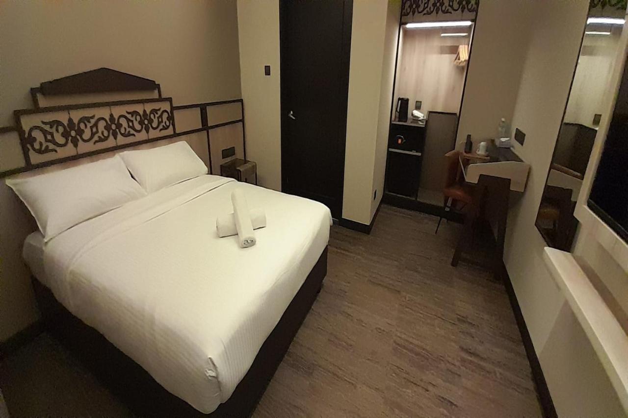Lion Peak Hamilton 3*