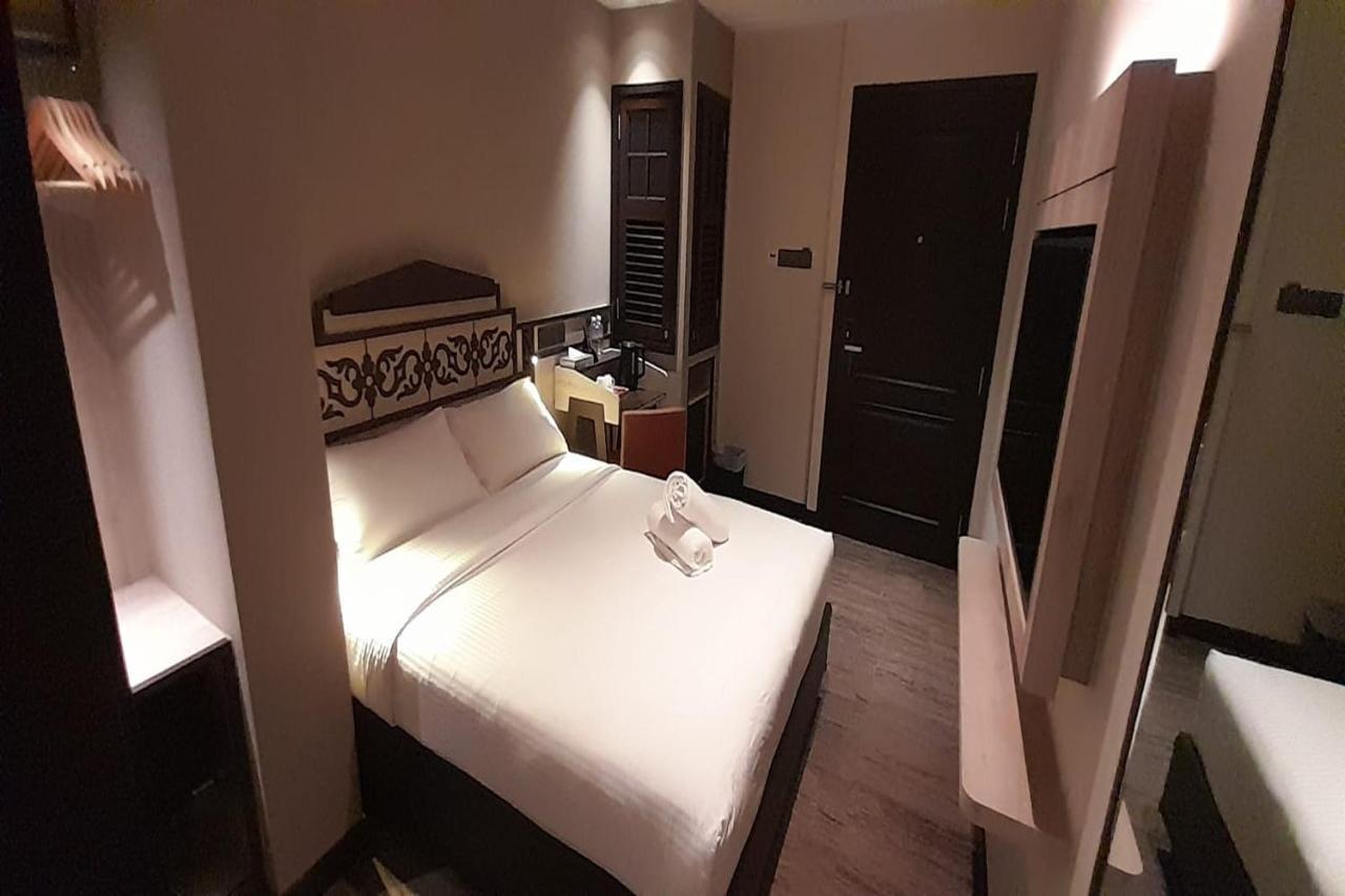 Lion Peak Hamilton 3* Singapore