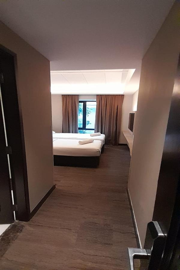 Hotel Lion Peak Hamilton