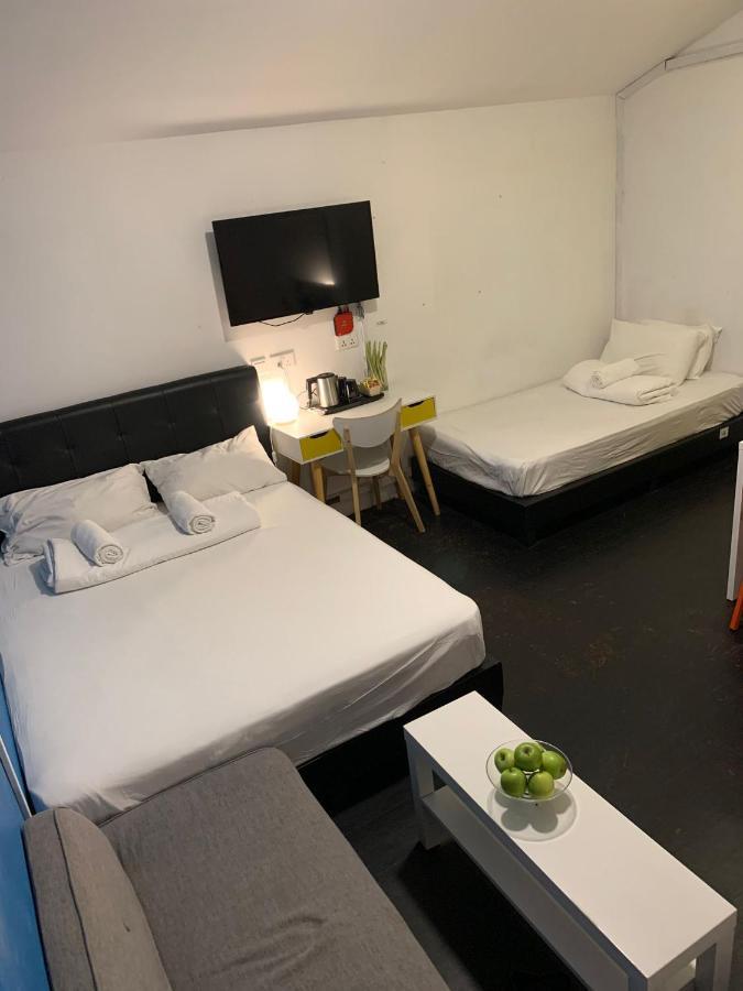 Galaxy Pods @ Chinatown Capsule hotel Singapore