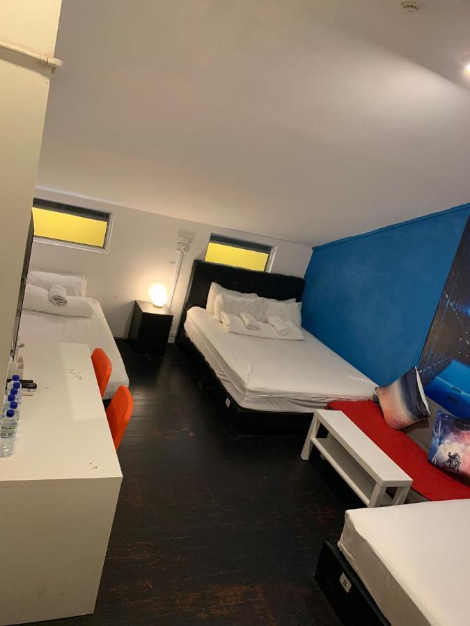 Galaxy Pods @ Chinatown Capsule hotel Singapore