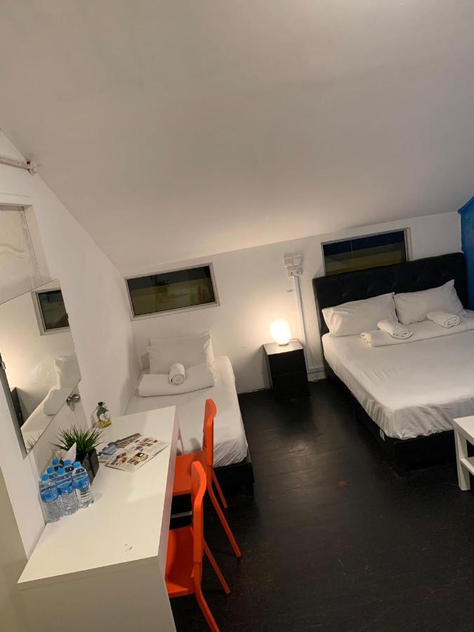 Capsule hotel Galaxy Pods @ Chinatown Singapore