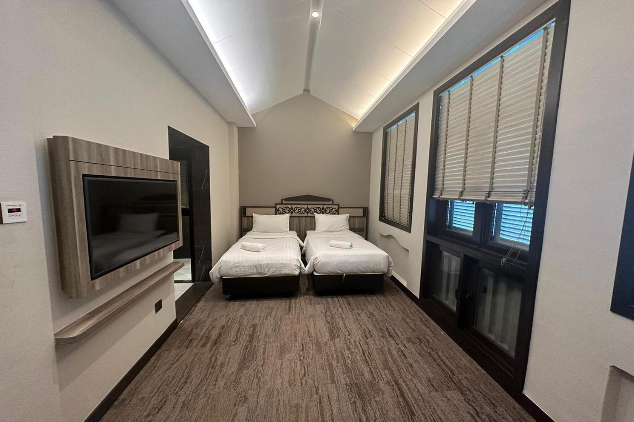 Lion Peak Hamilton 3* Singapore