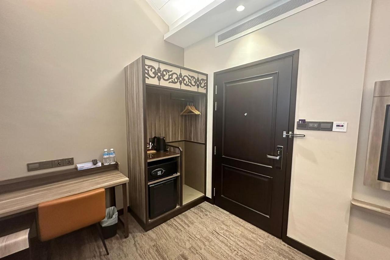 Lion Peak Hamilton Hotel 3*