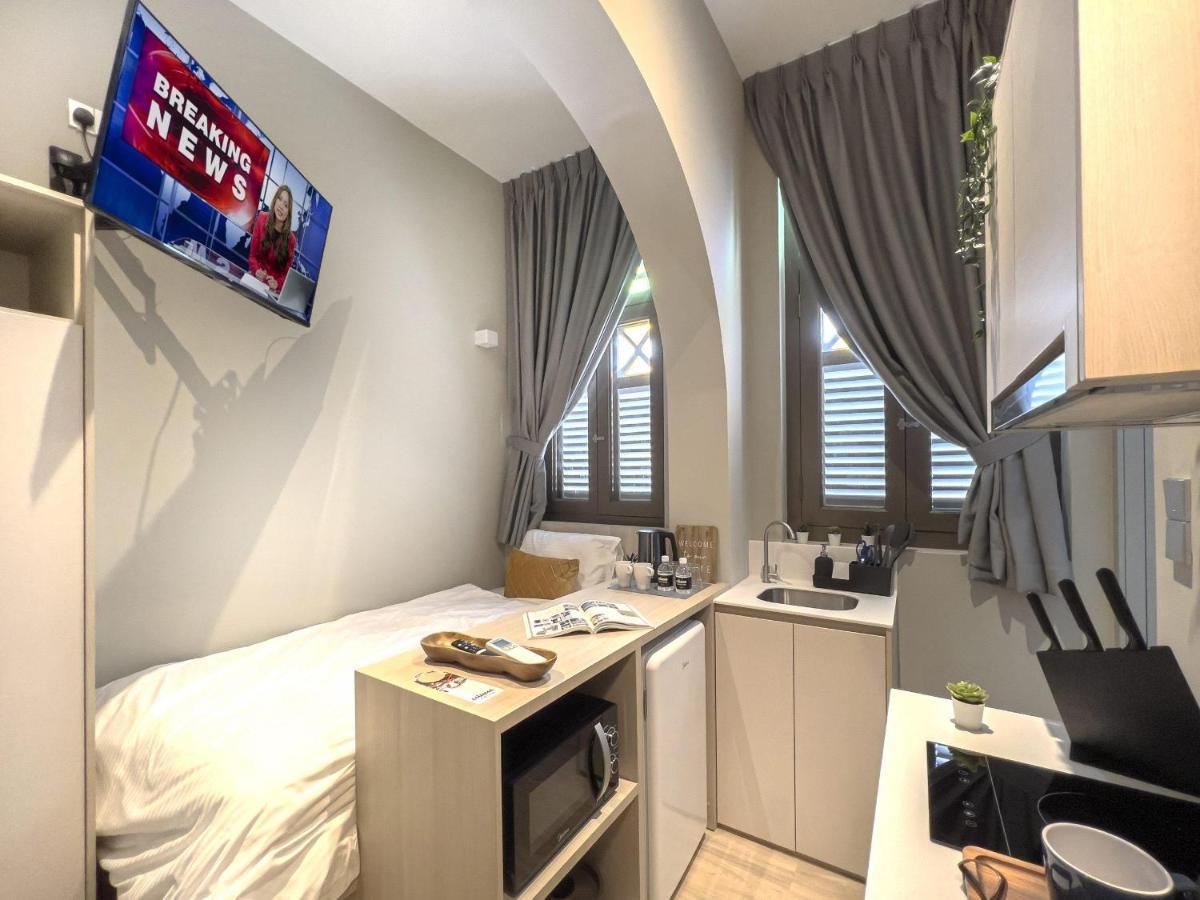 Coliwoo Gayworld - Coliving Singapura