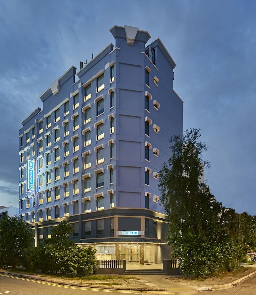 81 Orchid Hotel 2*