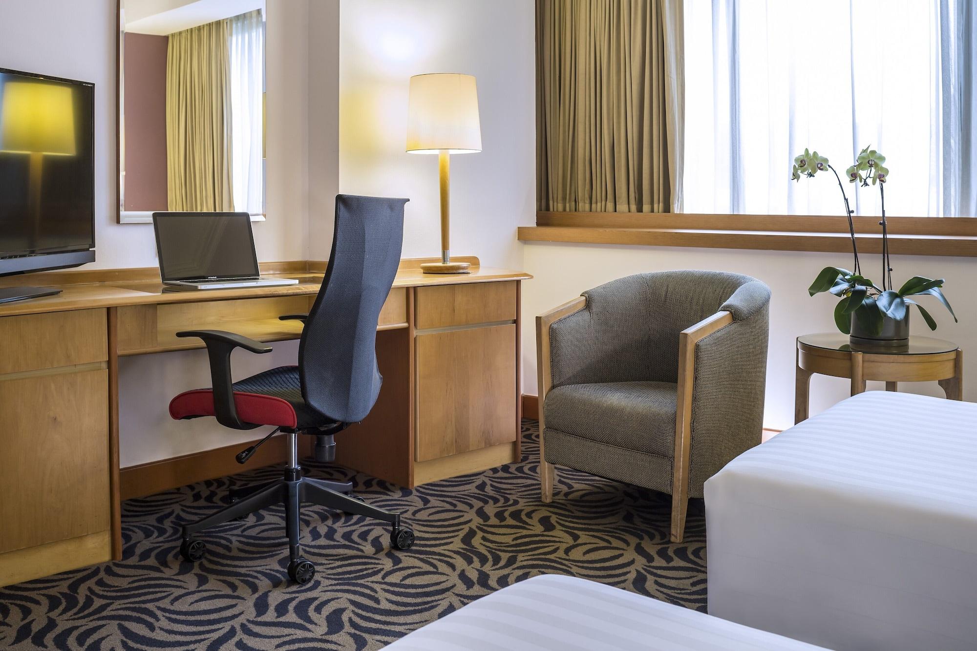 Hotel Furama Riverfront 4*
