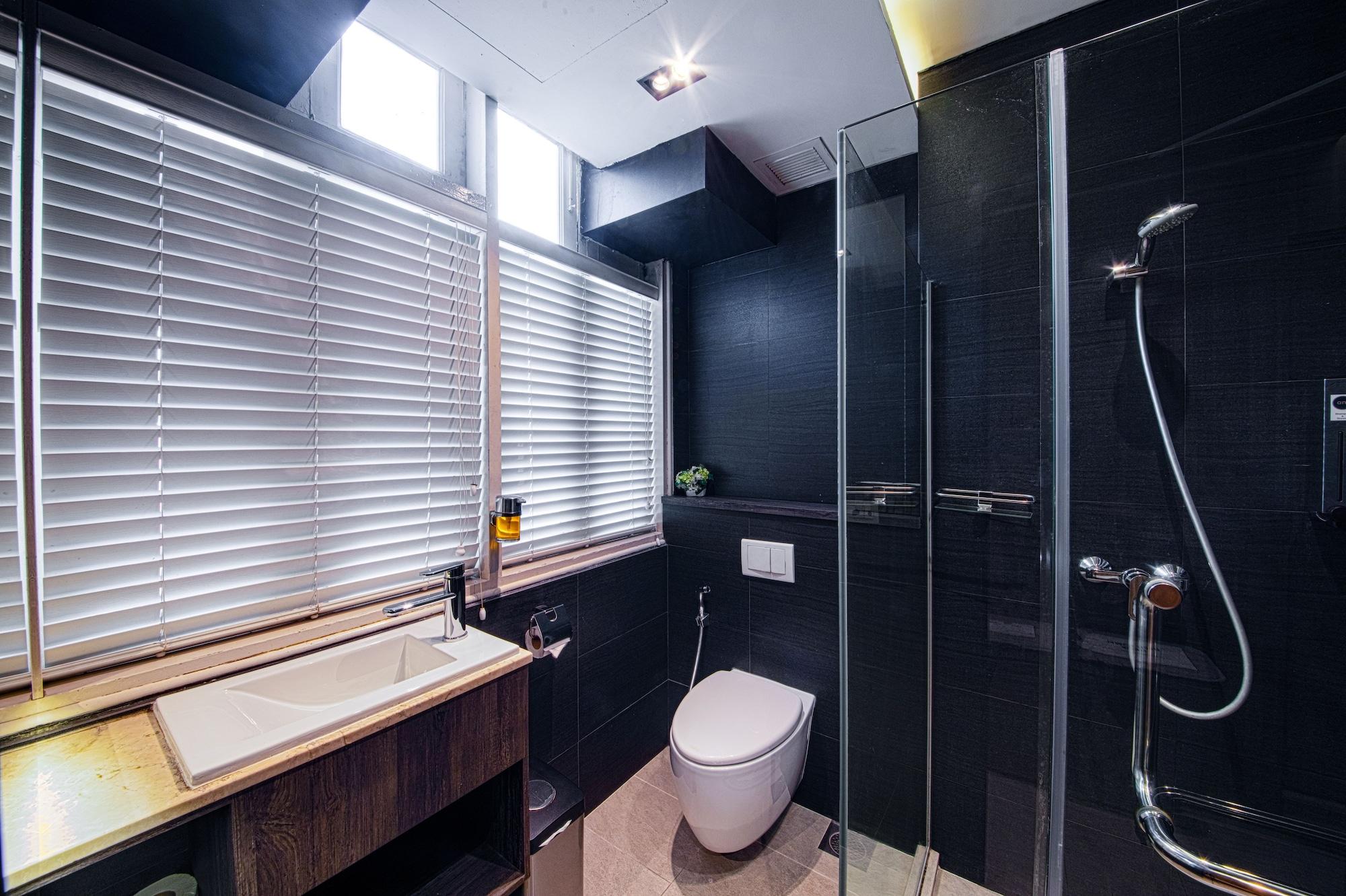 Cube Boutique Capsule Hotel 2*