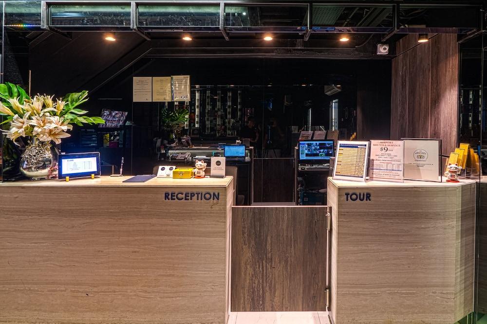 Cube Boutique Capsule Hotel 2*