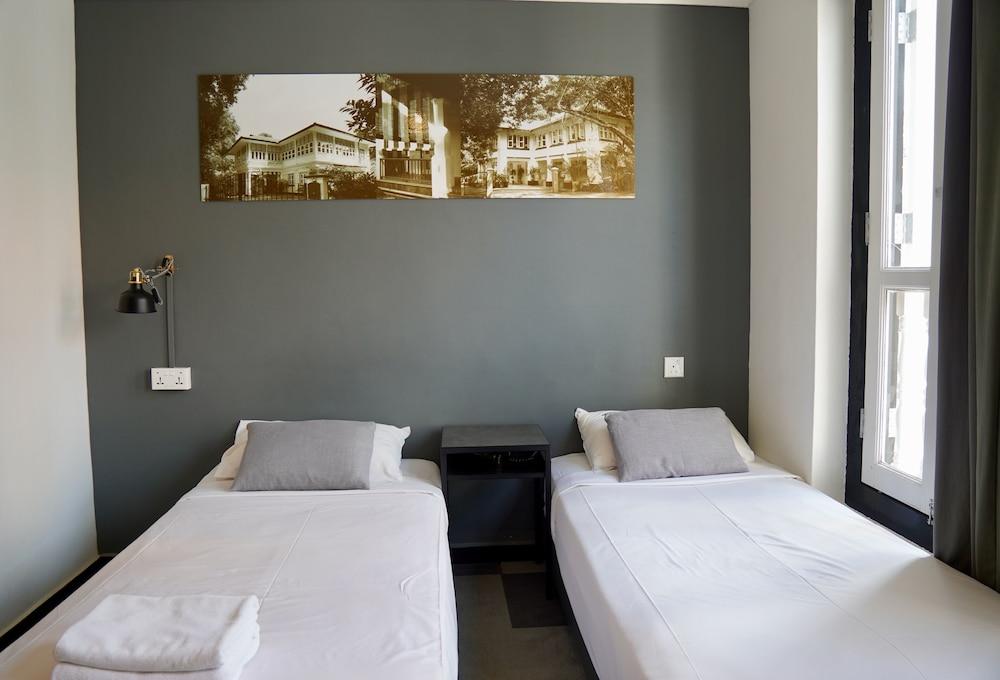 Check-Inn At Little India Hotel