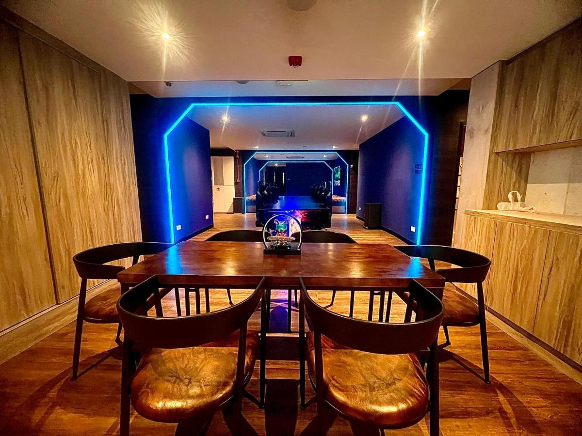 Arena Esports @ Orchard 2* Singapore