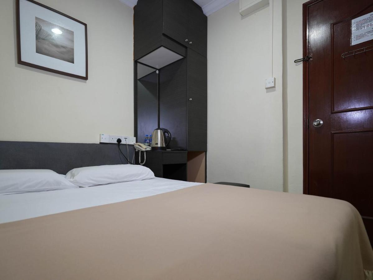 Amrise Hotel, Check In At 10pm, Check Out At 9am Hotel Singapore