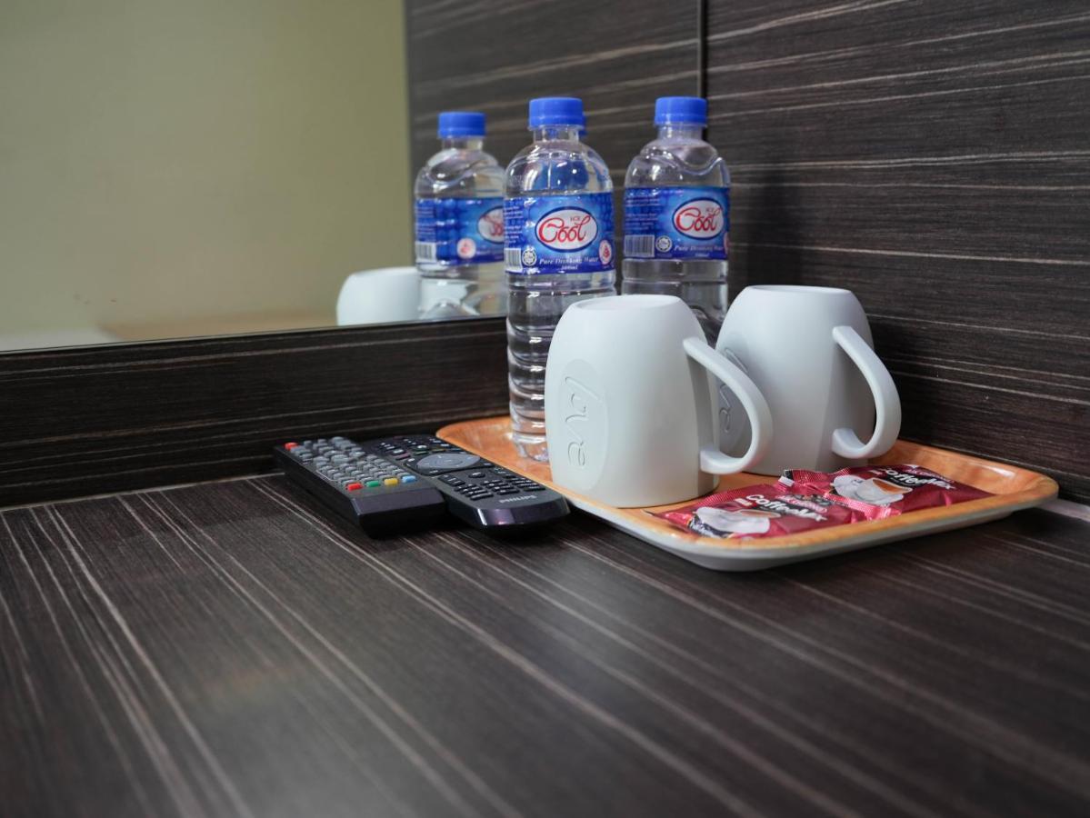 Amrise Hotel, Check In At 10pm, Check Out At 9am 3* Singapore