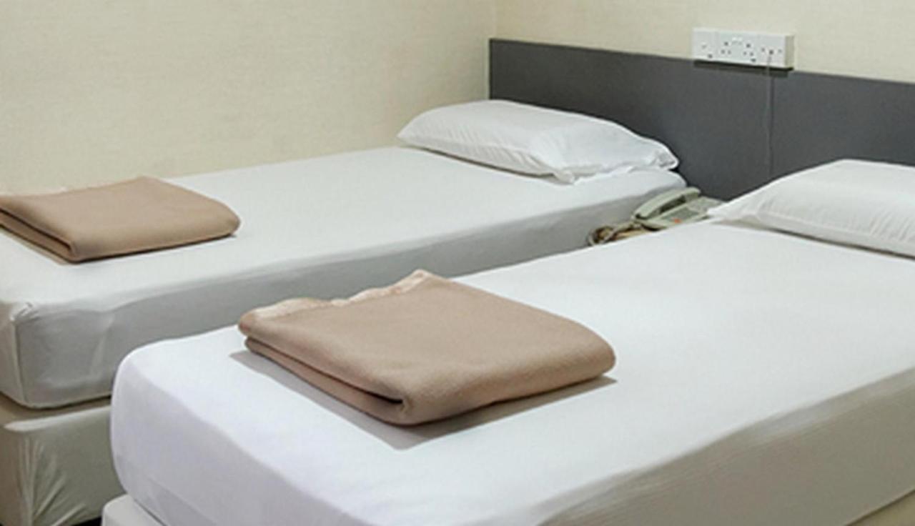 Amrise Hotel, Check In At 10pm, Check Out At 9am Hotel Singapore