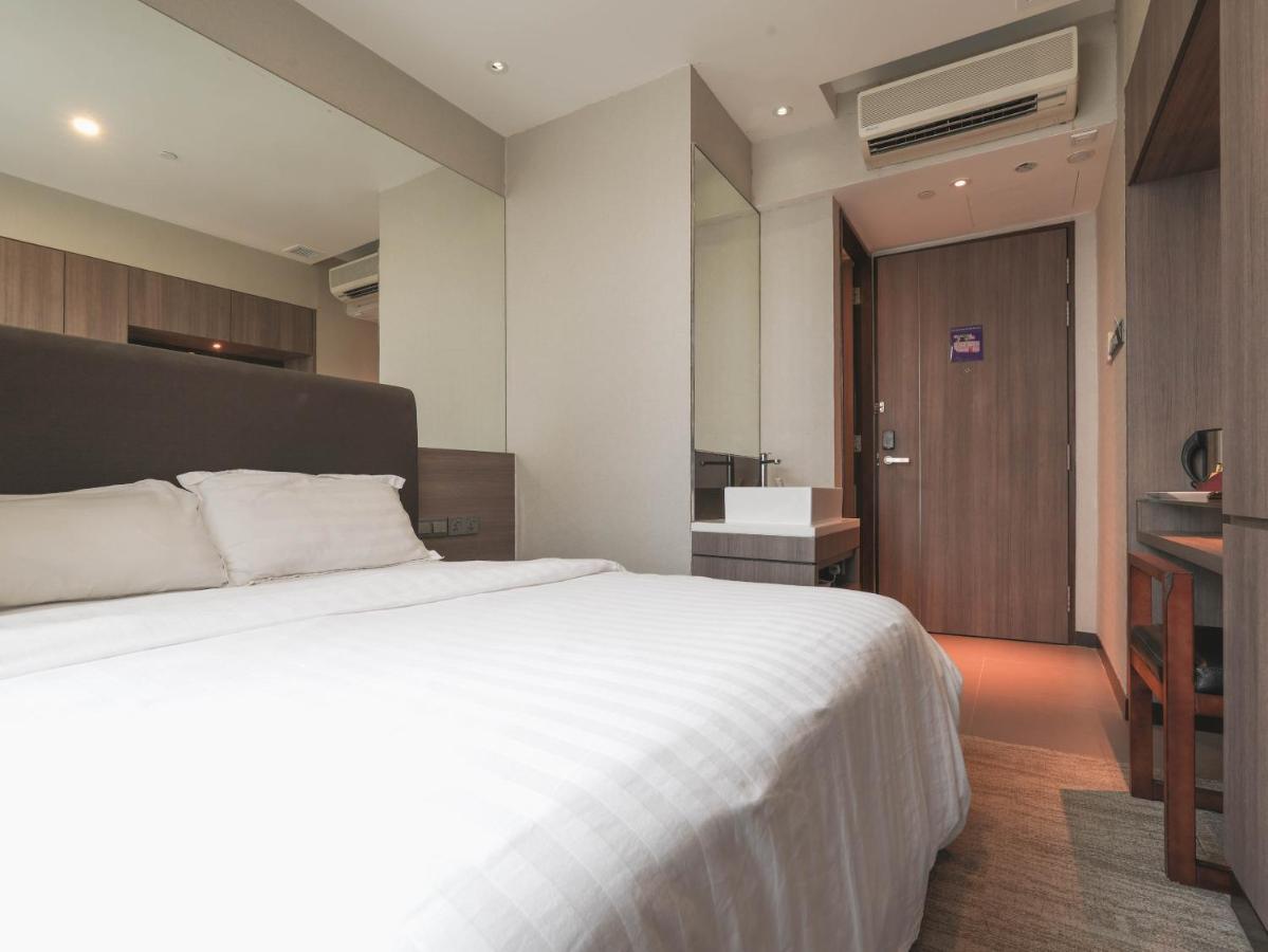 Amrise Kitchener, Check In 9pm, Check Out 8am Hotel 3*