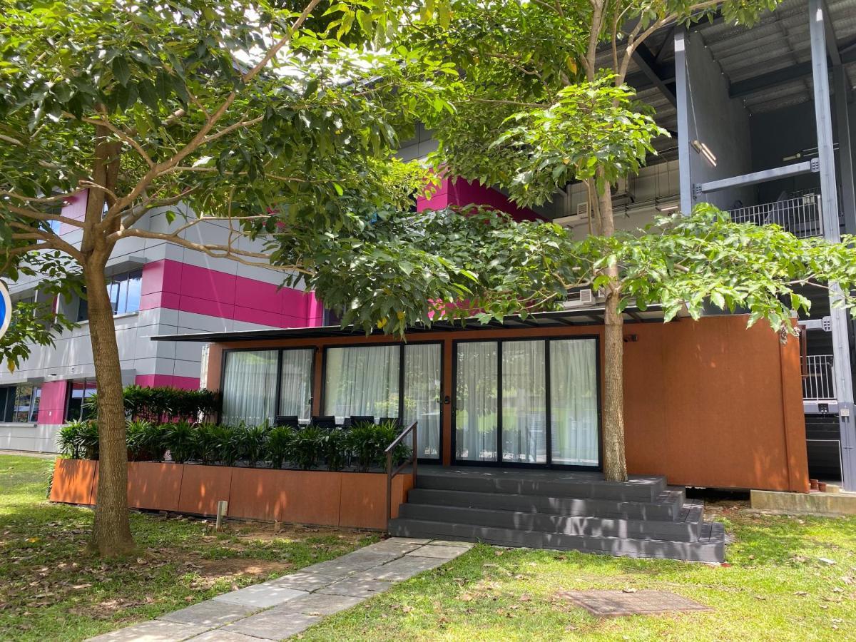 Shipping Container At One-north Hotel Singapura