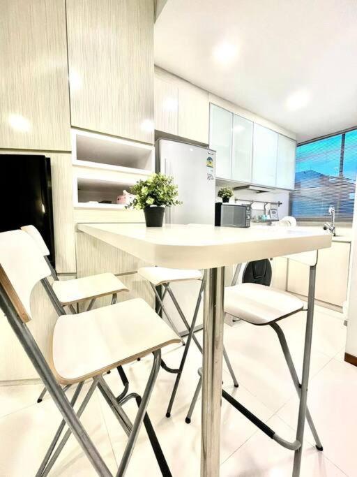 Centrally-located Cozy Apt Near 3 Mrt Lines Apartment Singapore