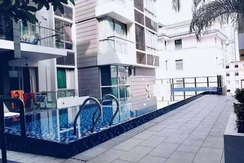 Centrally-located Cozy Apt Near 3 Mrt Lines *