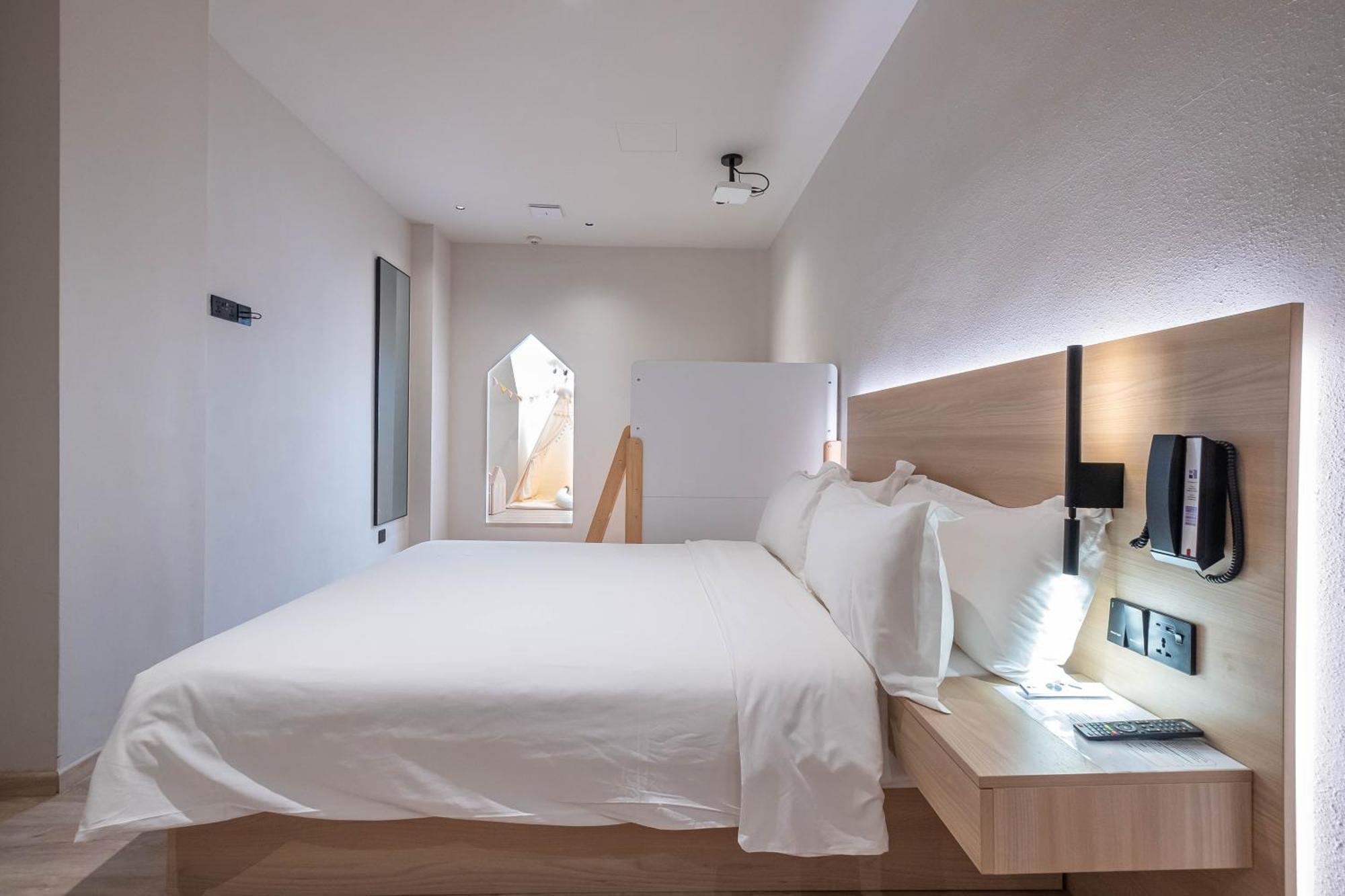 Hotel Rest Bugis 4*