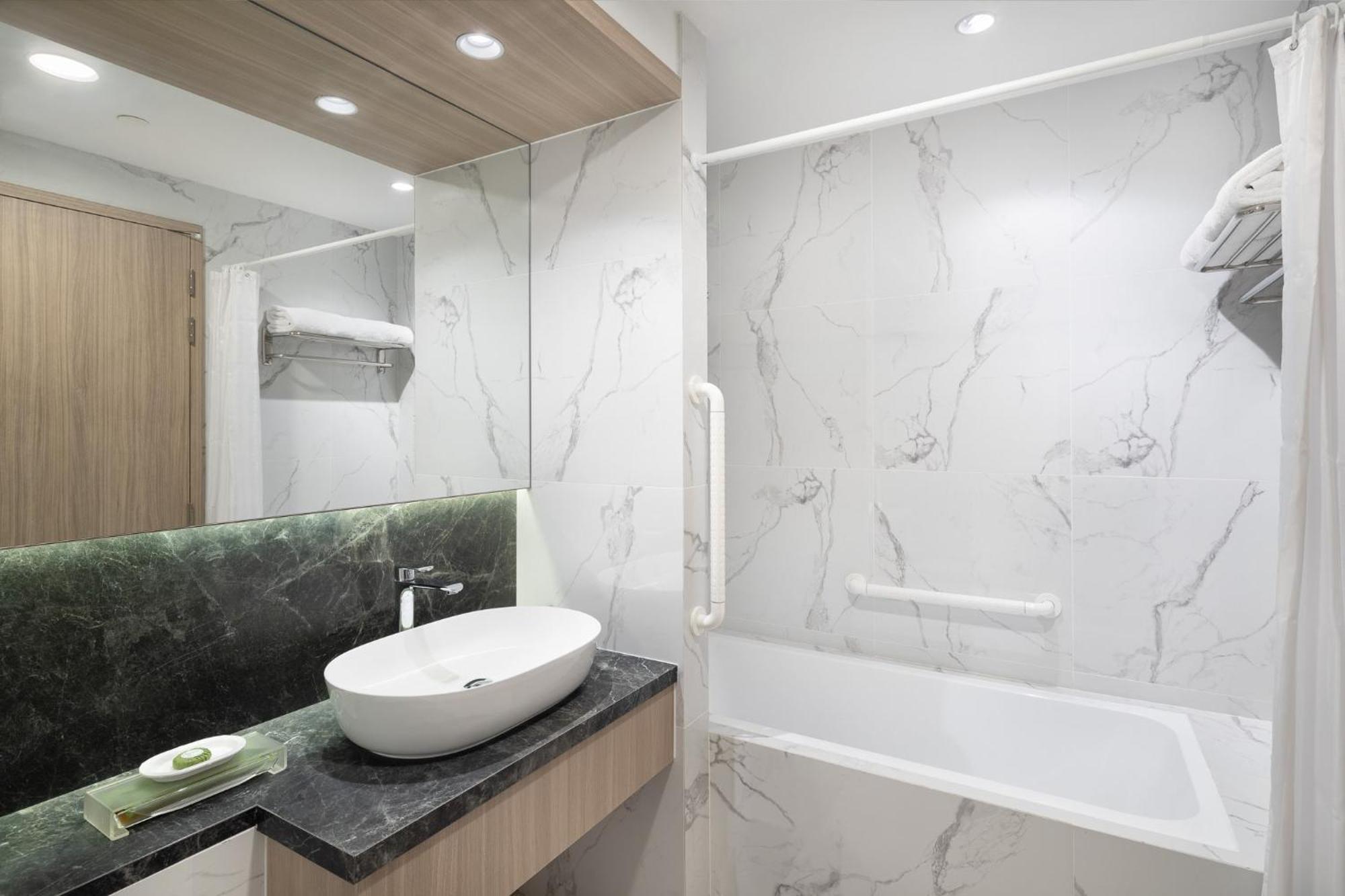 Park Avenue Clemenceau 4* Singapore