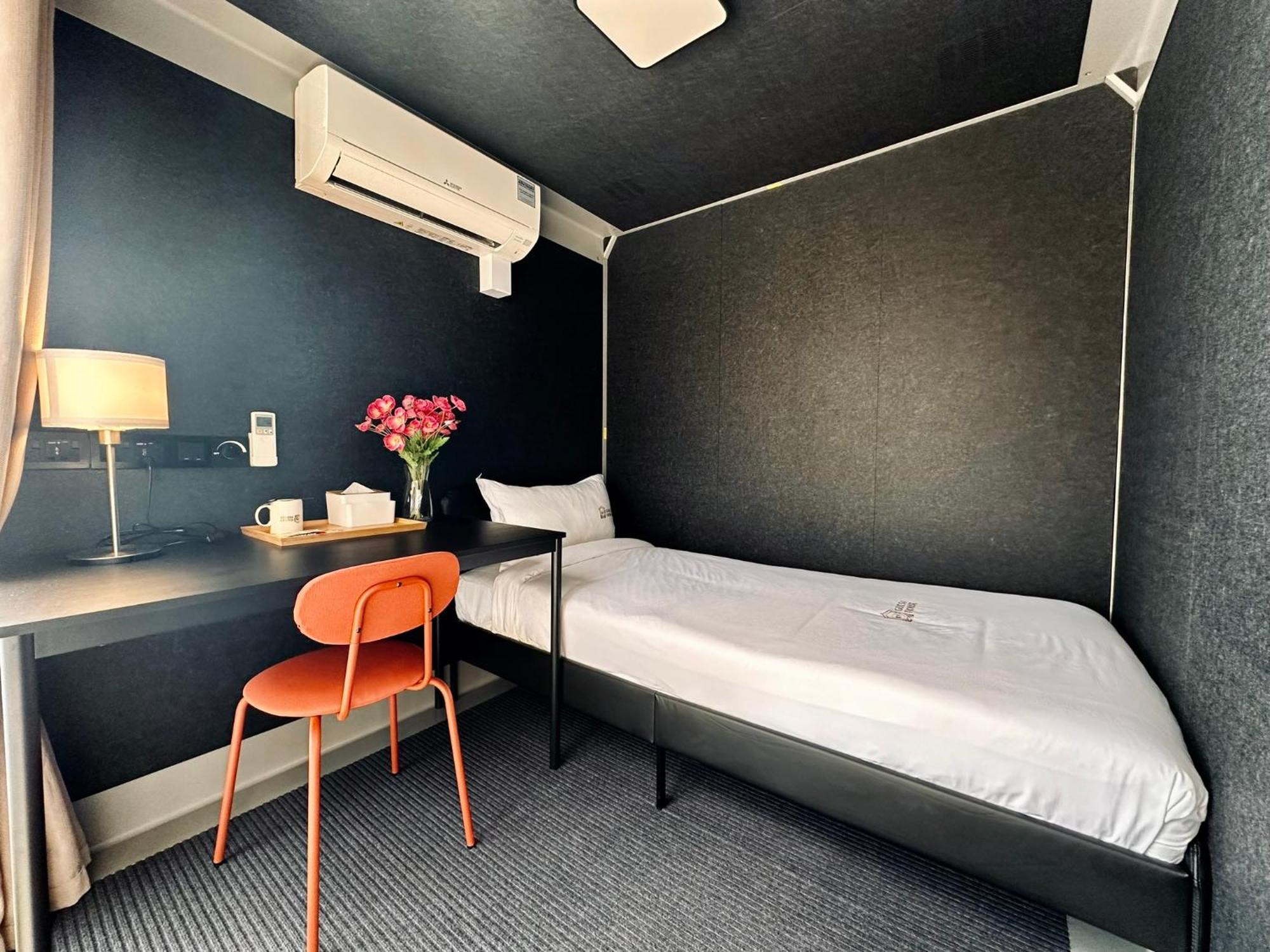 K2 Hotel *