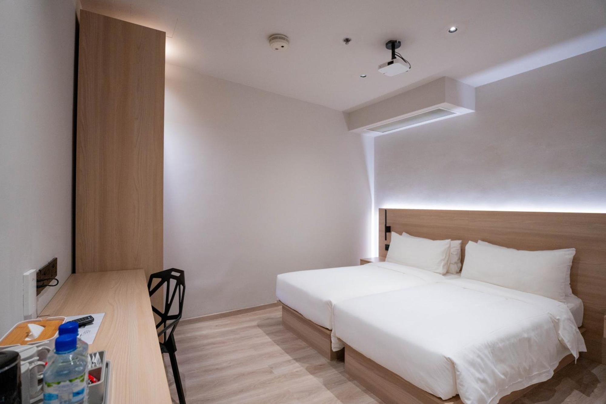 Hotel Rest Bugis 4*