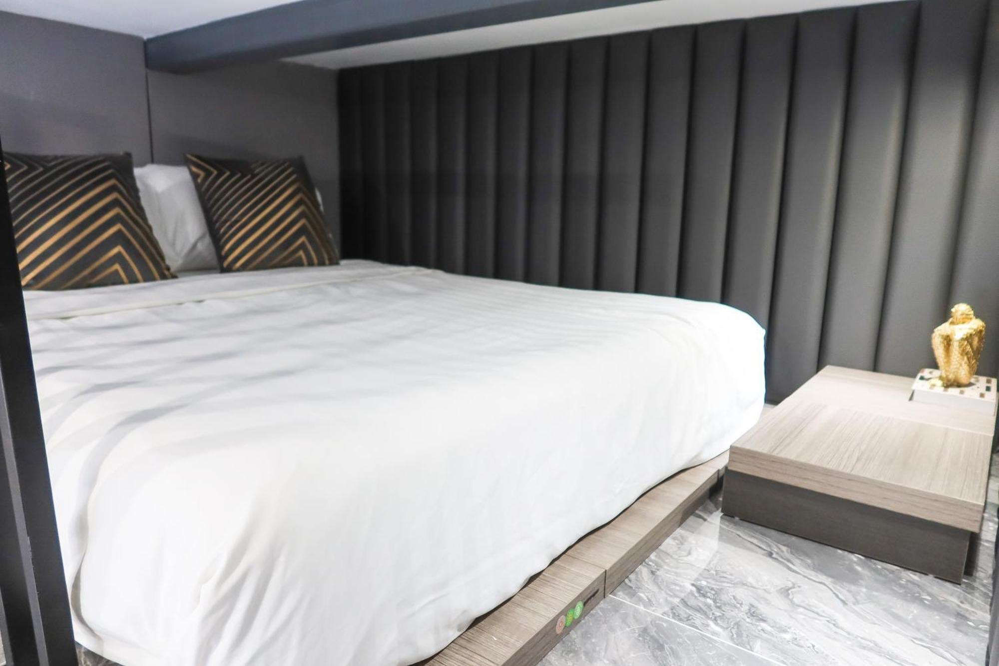 Rr & Apartemen Singapore