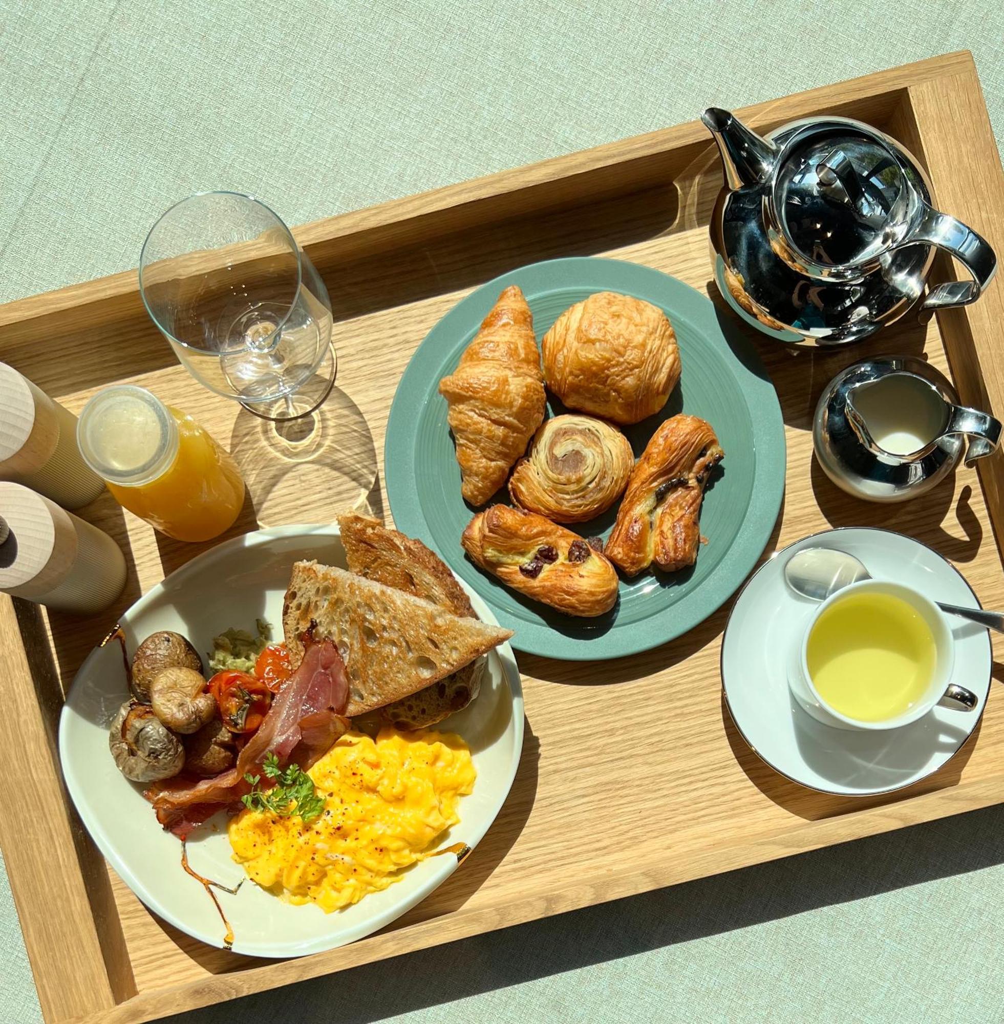 Hotel Artyzen 5*