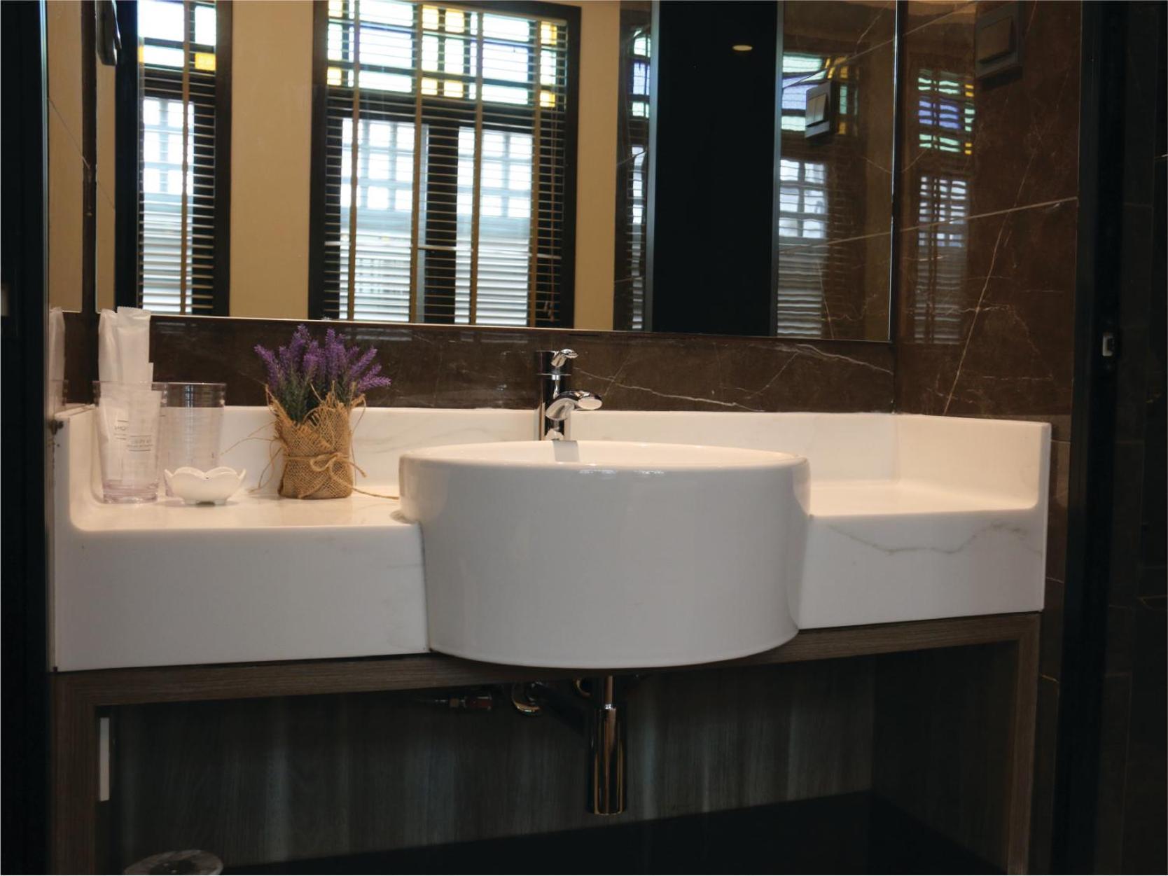 Aqueen Prestige Lavender Hotel