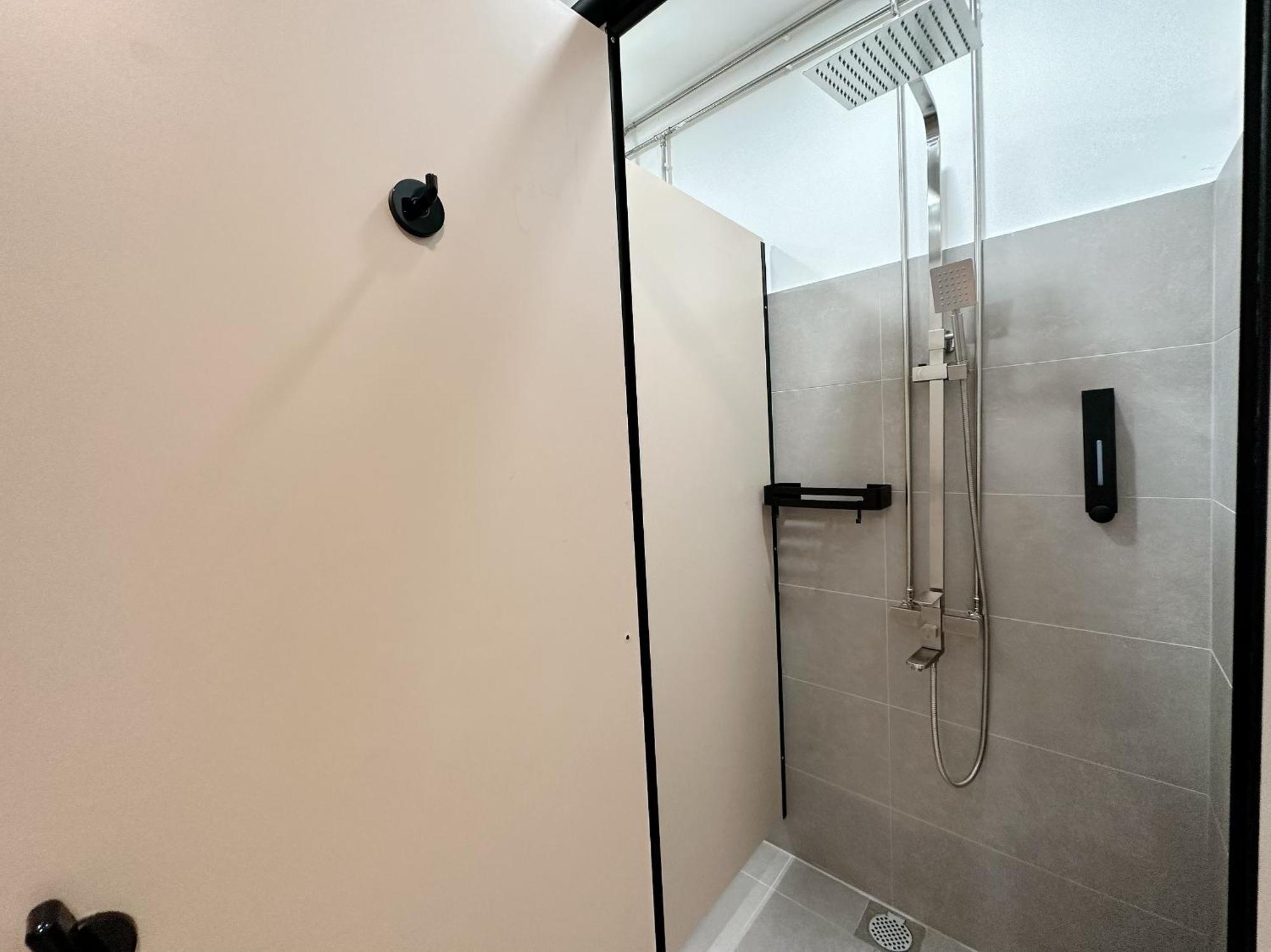 Radzone Hostel Singapore