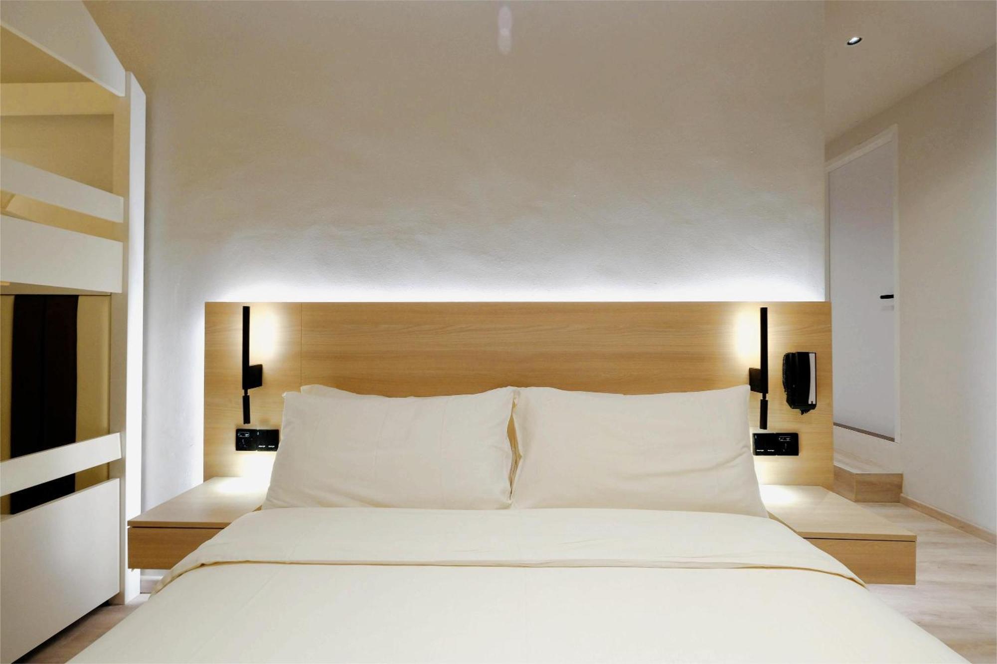 Hotel Rest Bugis 4*