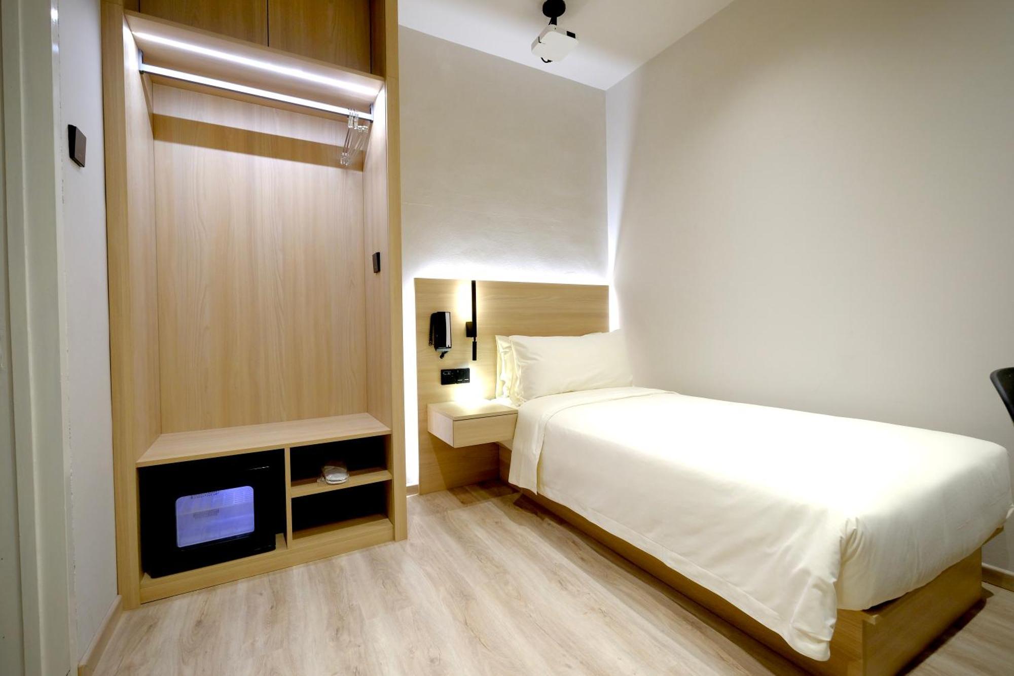 Rest Bugis Hotel
