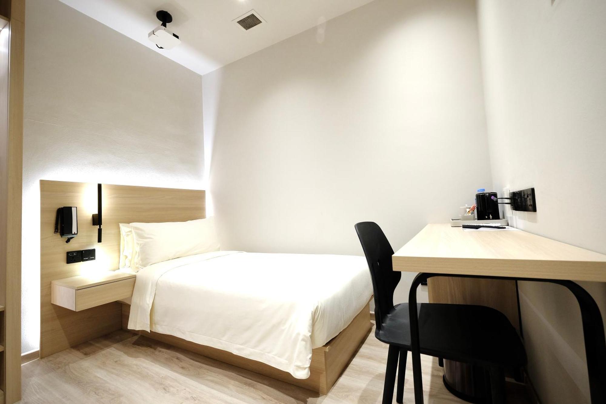 Rest Bugis Hotel 4*