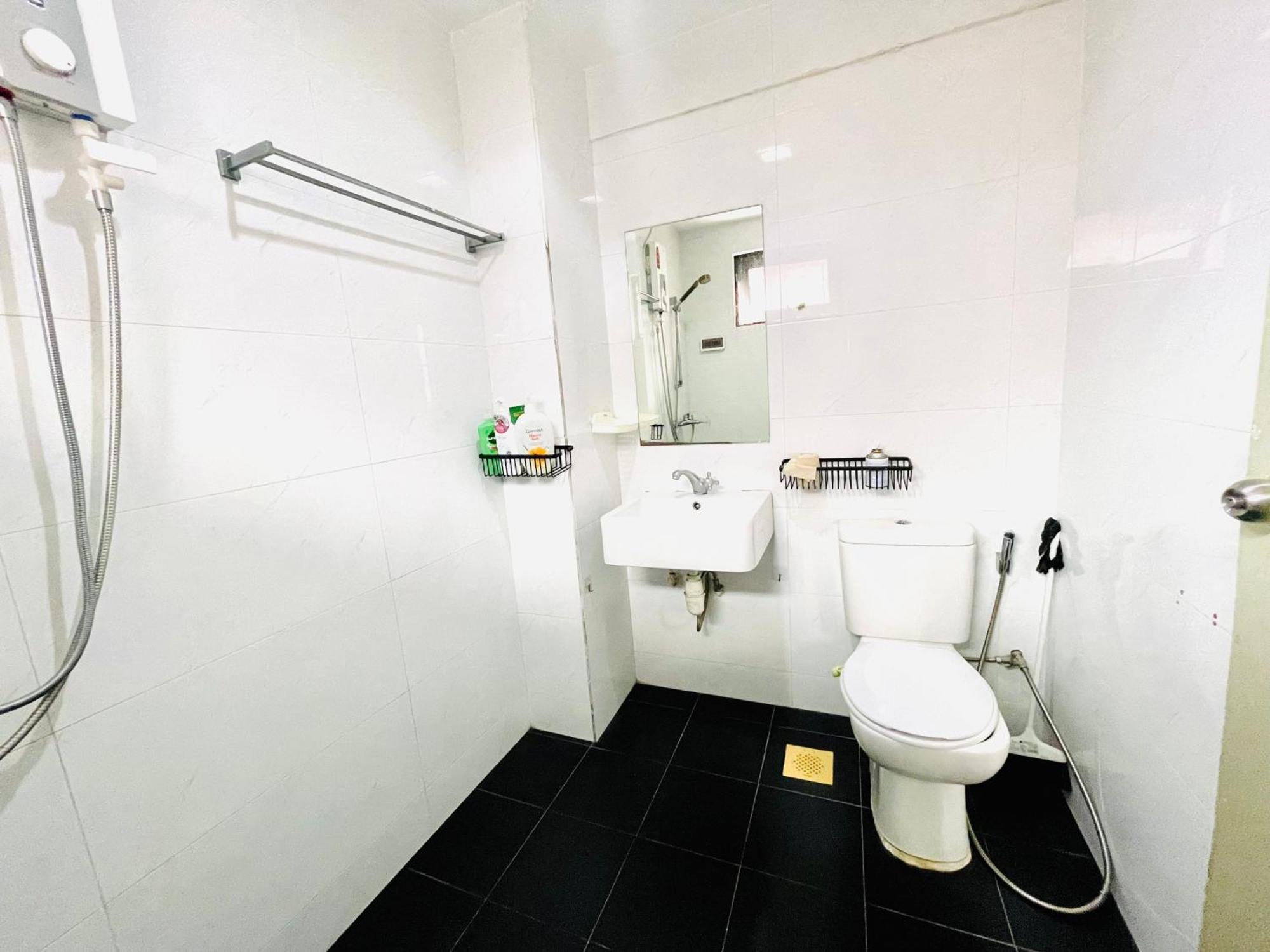 Convenient Rare House In * Singapore